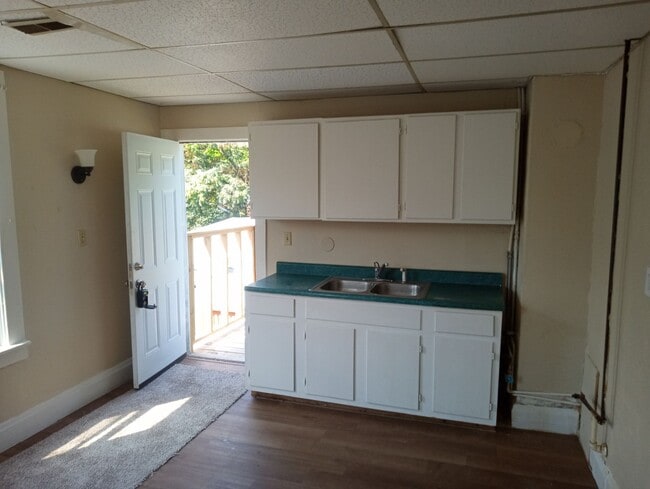 Photo - 135 Everett St Unit Upper