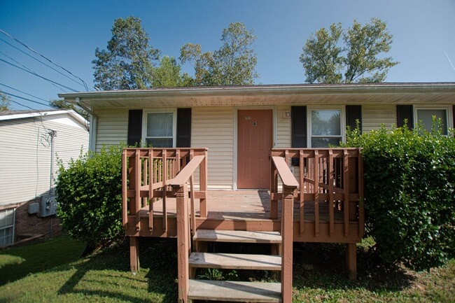 Building Photo - 701 Peachers Dr Unit B