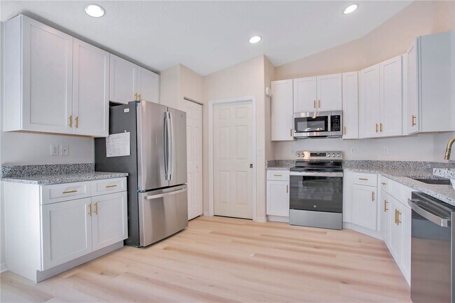 Photo - 3308 54th St E