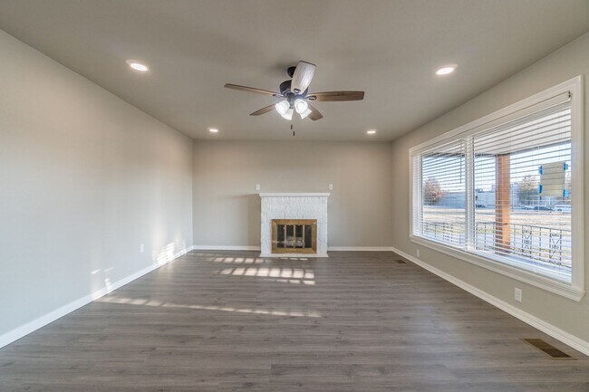 Photo - * Move-In Special * Beautiful Newly Remode...