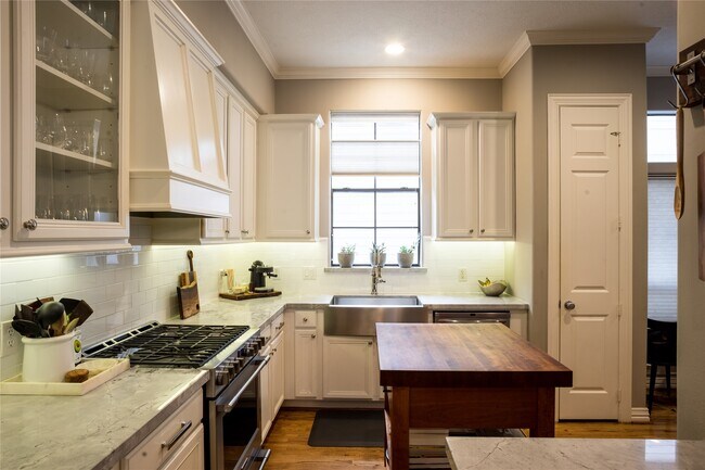 Photo - 1611 McDonald St