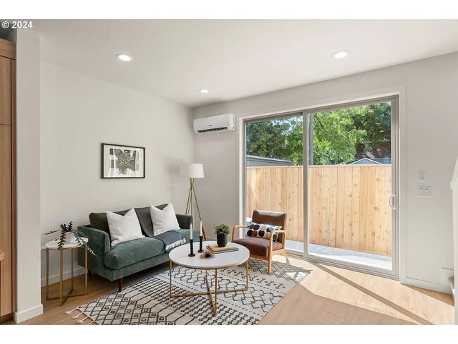 Photo - 1570 SE 50th Ave