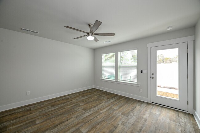 Photo - 111 S Grassland Rd