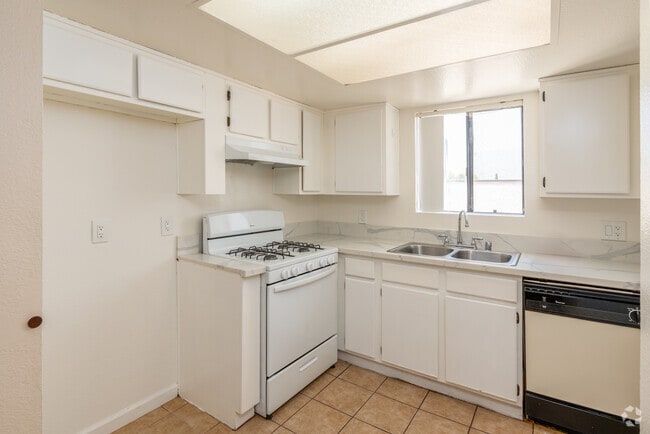 Studio - 558SF - Kitchen