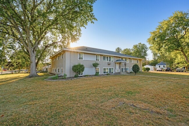 Building Photo - Spacious 1/BR/1 Bath Available Now! Unit 1