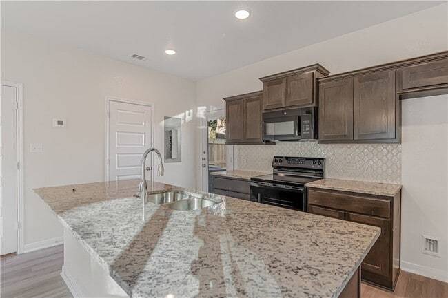 Photo - 601 W 24th St