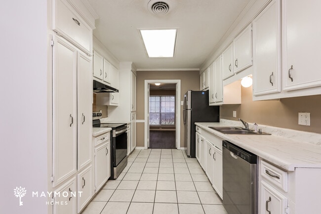 Photo - 214 Edinburgh Ct