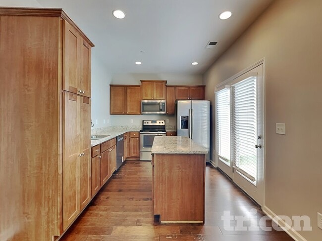 Photo - 406 Riverwood Ct