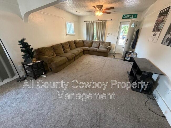 Photo - 810 E Gibbon St