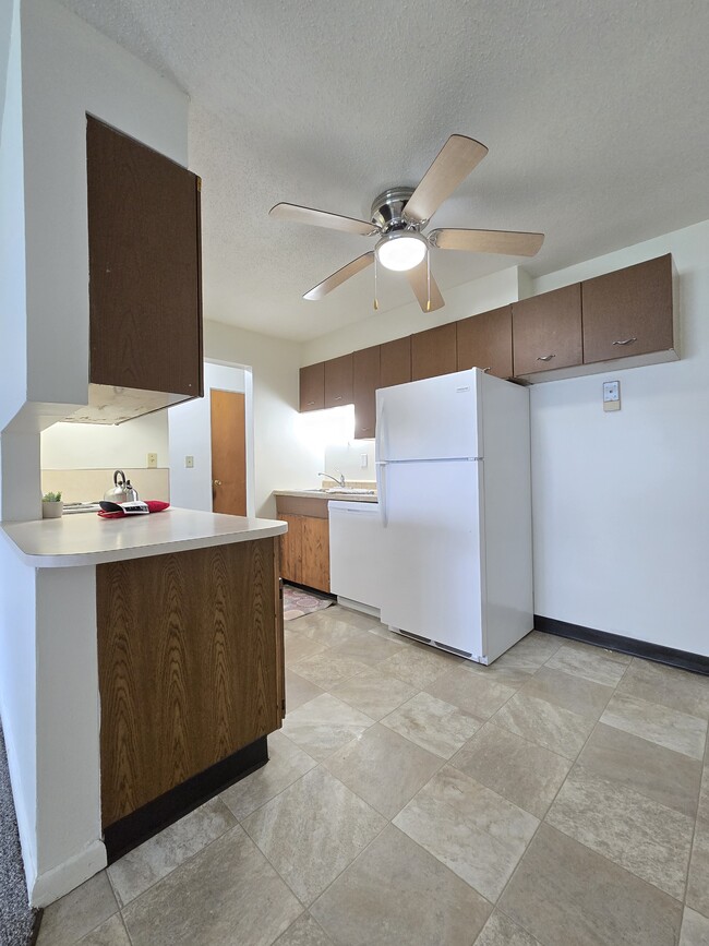 $859, 2 Bed Available Today!