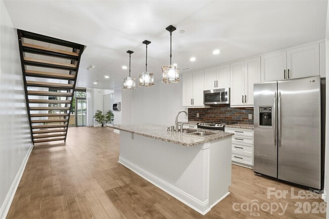 Photo - 701 Royal Ct Unit 106