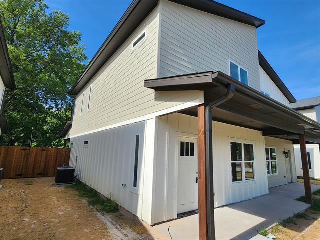 Photo - 211 Trinity St