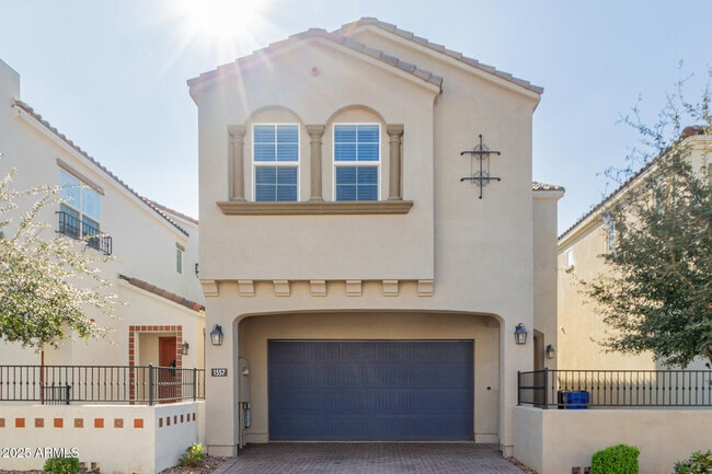 Building Photo - 1557 E Megan St