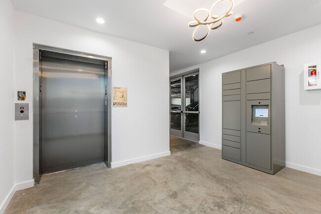 Photo - 10928 S Inglewood Ave Unit 303