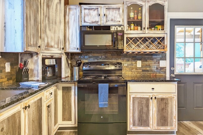 Photo - 705 E Kiowa St