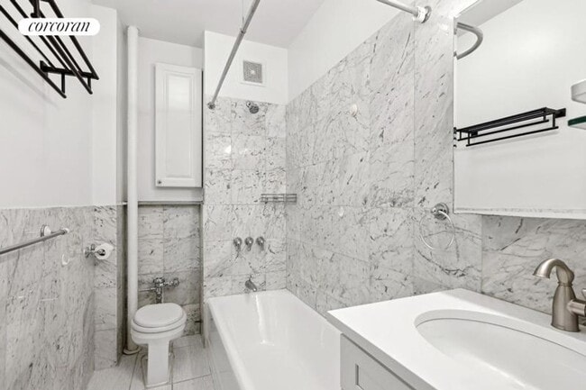 Photo - 215 W 90th St