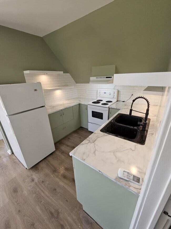 Building Photo - 1804 Chem. Saint-Ignace Station Unit 1