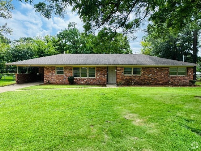Building Photo - Freshly Renovated 4-Bedroom Retreat! Rental