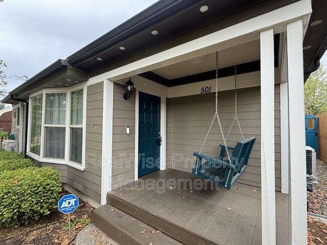 Photo - 501 NE Broadway St