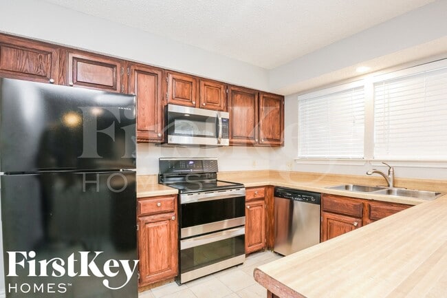 Photo - 2104 Homecraft Dr