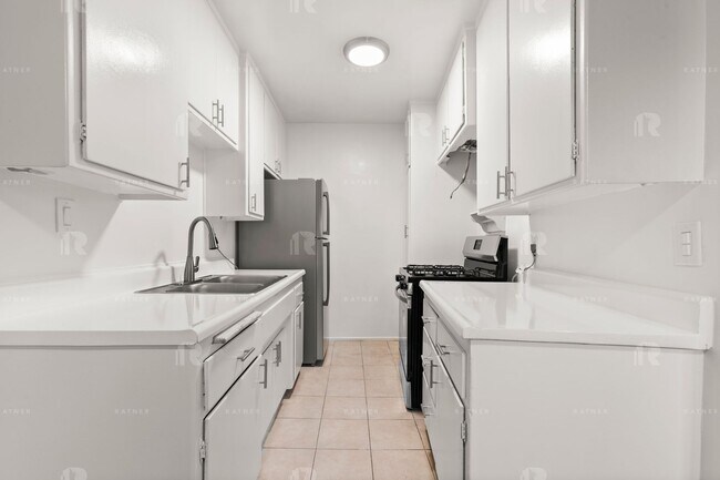 (AR/JO/YO:B) 1411 N. Mansfield Avenue
