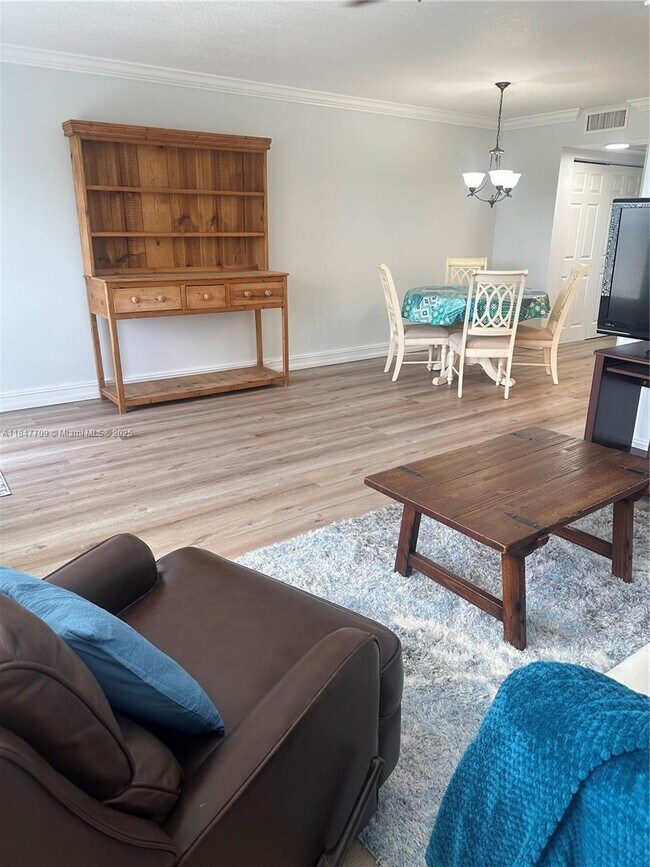 Photo - 4027 Swansea Crescent Unit 4027