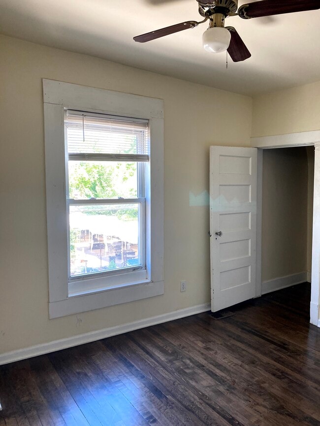 DSC_7285 - 1415 W Devon Ave