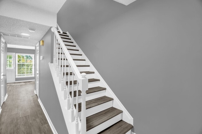 Photo - Stunning 3 bedroom, 2 1/2 bathroom End Townhome Unit in Greensboro!