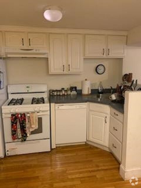 Building Photo - 34 Edgerly Rd Unit 32-B Rental
