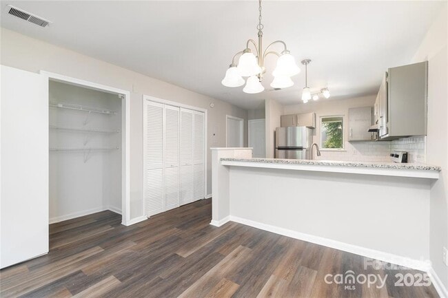 Photo - 1596 Eagles Pl