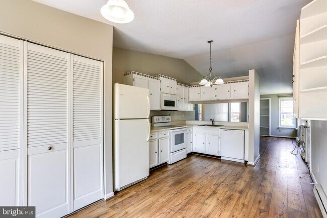 Photo - 816 Chadwick Cir