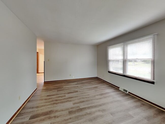 Photo - 132 W Old S St