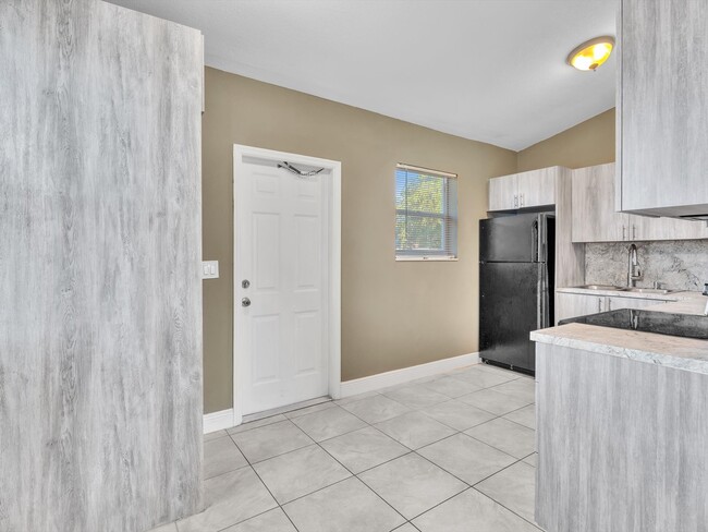 Photo - 525 NW 10th Ave