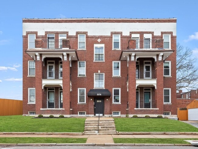 Building Photo - 3176 Gustine Ave Unit 3176 Gustine Ave-#1S