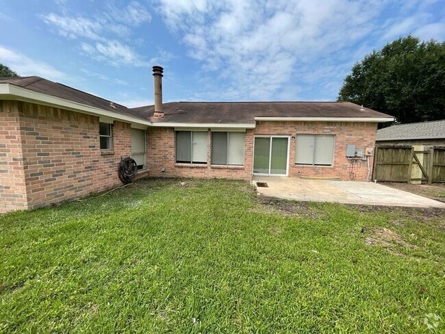 Building Photo - 451 Oakdale Dr Rental