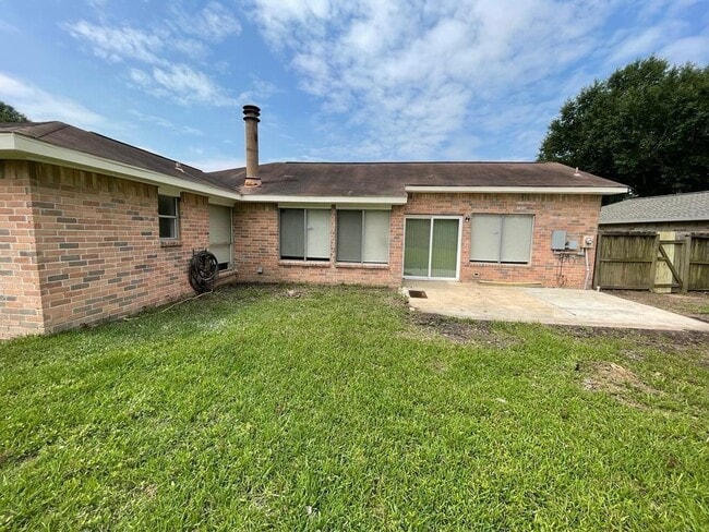 Photo - 451 Oakdale Dr House