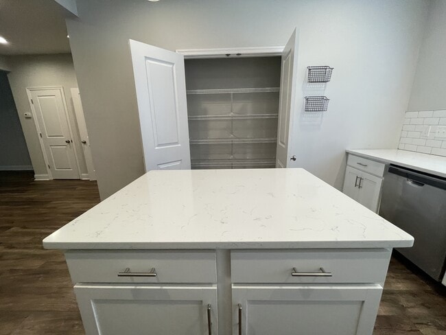 Photo - 1178 Commonwealth Cir