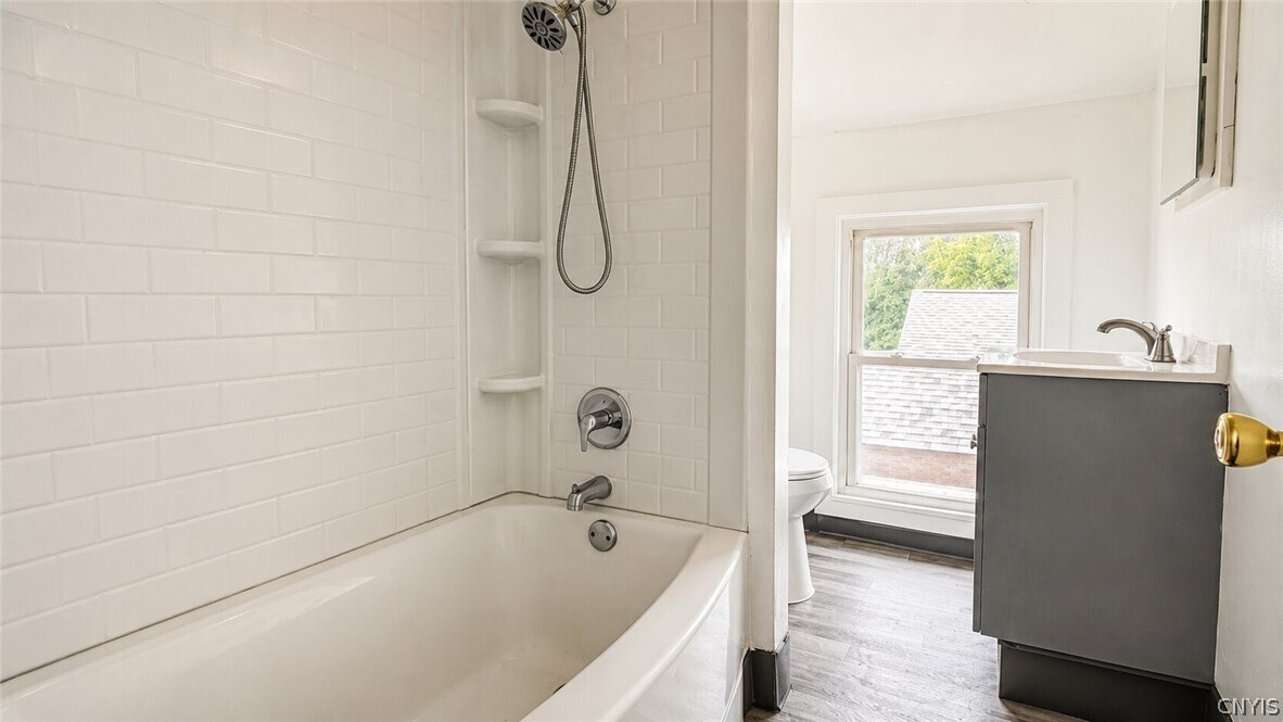 Photo - 709 S James St