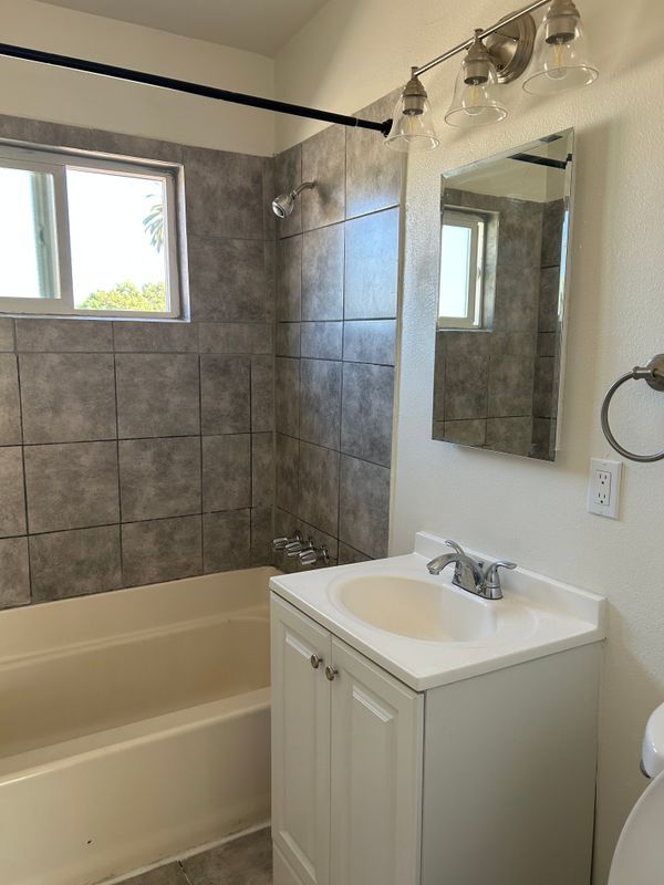 Photo - 447 E 61st St Rental