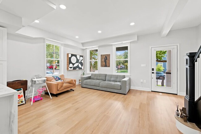 Photo - 1632 T St SE
