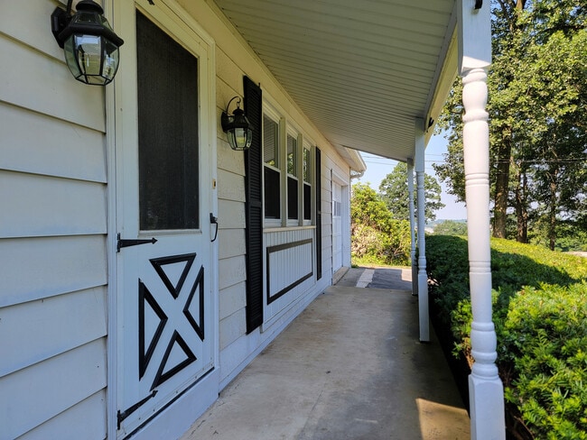 Photo - 661 Lauschtown Rd