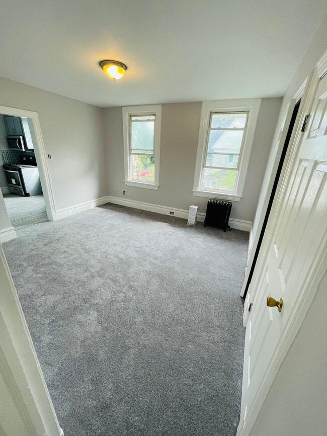 Spacious Living room - 10 Amackassin Ter Unit 3rd flr