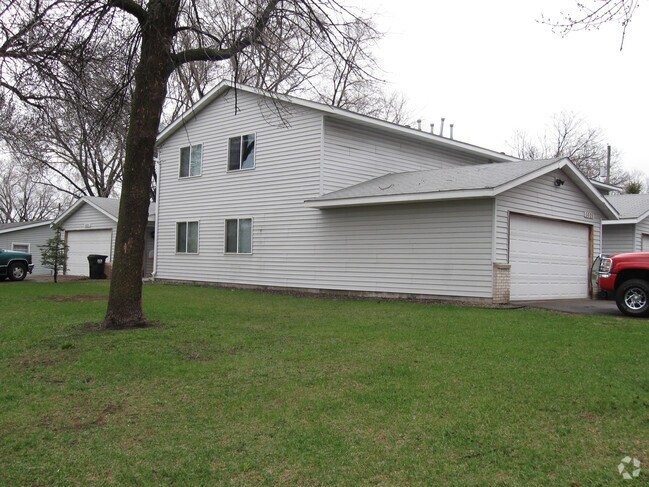 Photo - 5601-5607 4th St NE