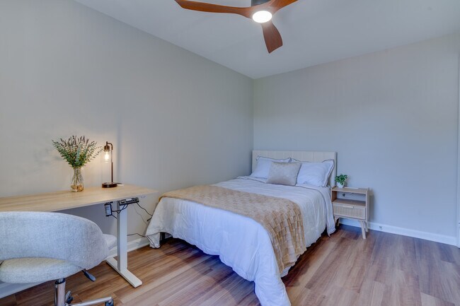 UL 1 - 8056 Central Park Dr