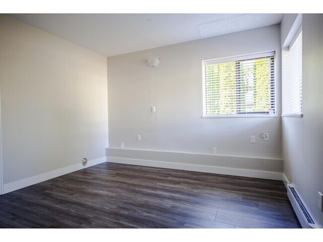 Photo - 11604-1175A 75A Ave.