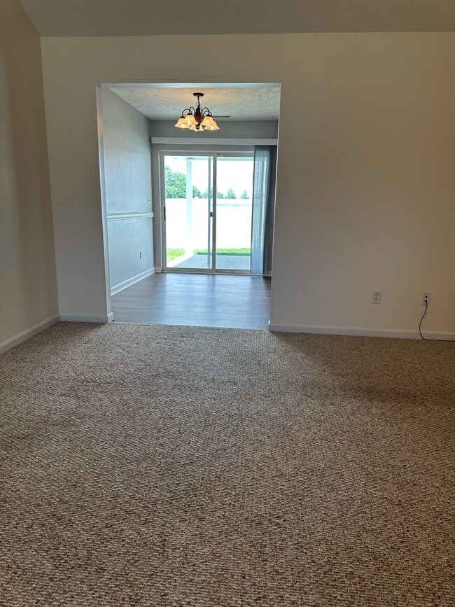 Photo - 105 Cortland Ct