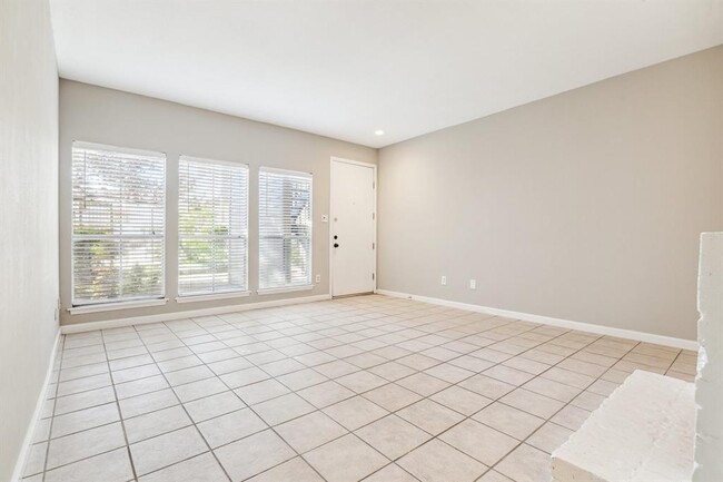 Photo - 2100 Tanglewilde St Condo Unit 533