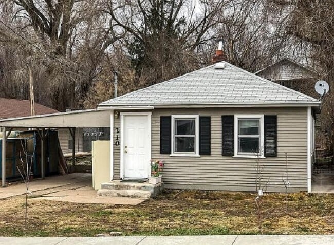 Building Photo - 210 8th St Rental