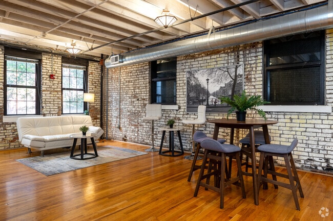 Salón del segundo piso - Abernathy Lofts