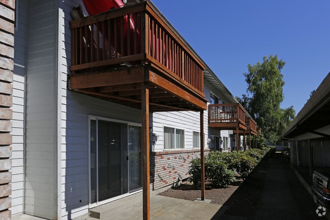 Photo - Lake Crest Apartments